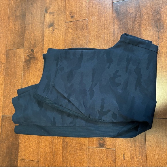 Athleta light weight pants 6P - Picture 3 of 5